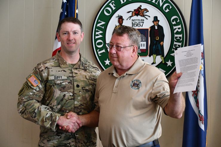 Fort Walker Garrison Commander Lt. Col. Jason Duffy shakes hands with Bowling Green mayor Mark Gaines after signing the general contracting IGSA on 20 June, 2024.