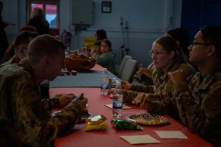 424-abs-10-anniversary-airmen-barbeque-meal.jpg
