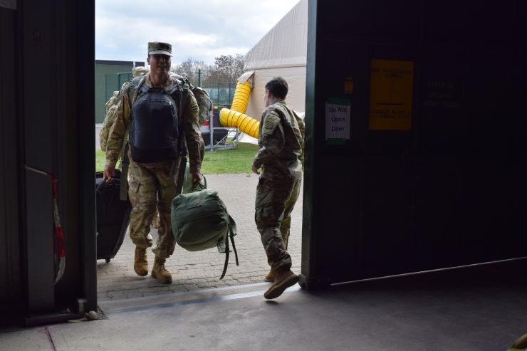 Soldiers arrive to LSA Soldiers with Bravo Company, 87th Combat Sustainment Support Battalion, 3rd Infantry Division Sustainment Brigade, arrive March 14, 2022 at U.S. Army Garrison Benelux – Brunssum, Netherlands. (U.S. Army photo by Sandra Wilson, USAG Benelux Public Affairs)