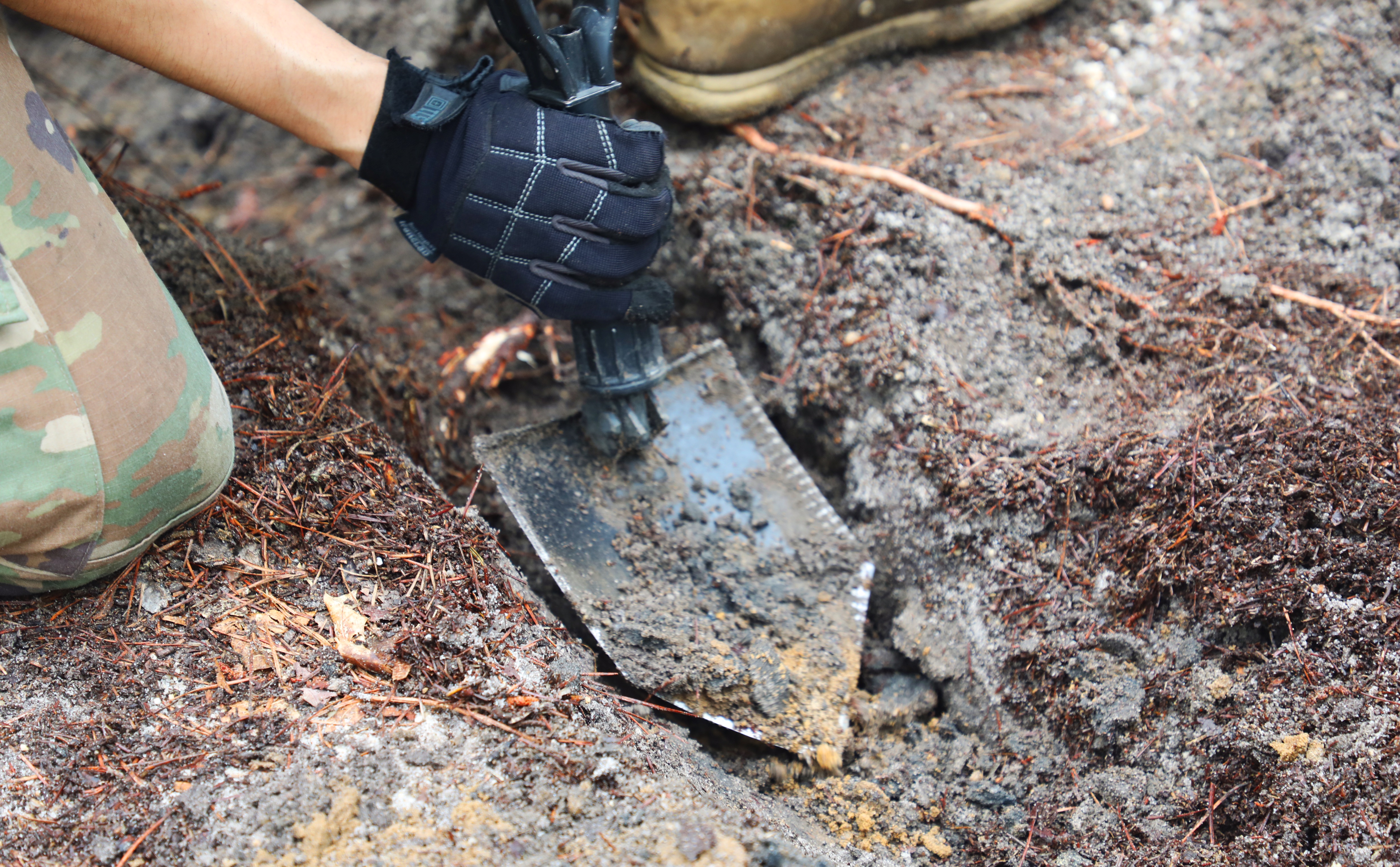 Soldier digging.jpeg
