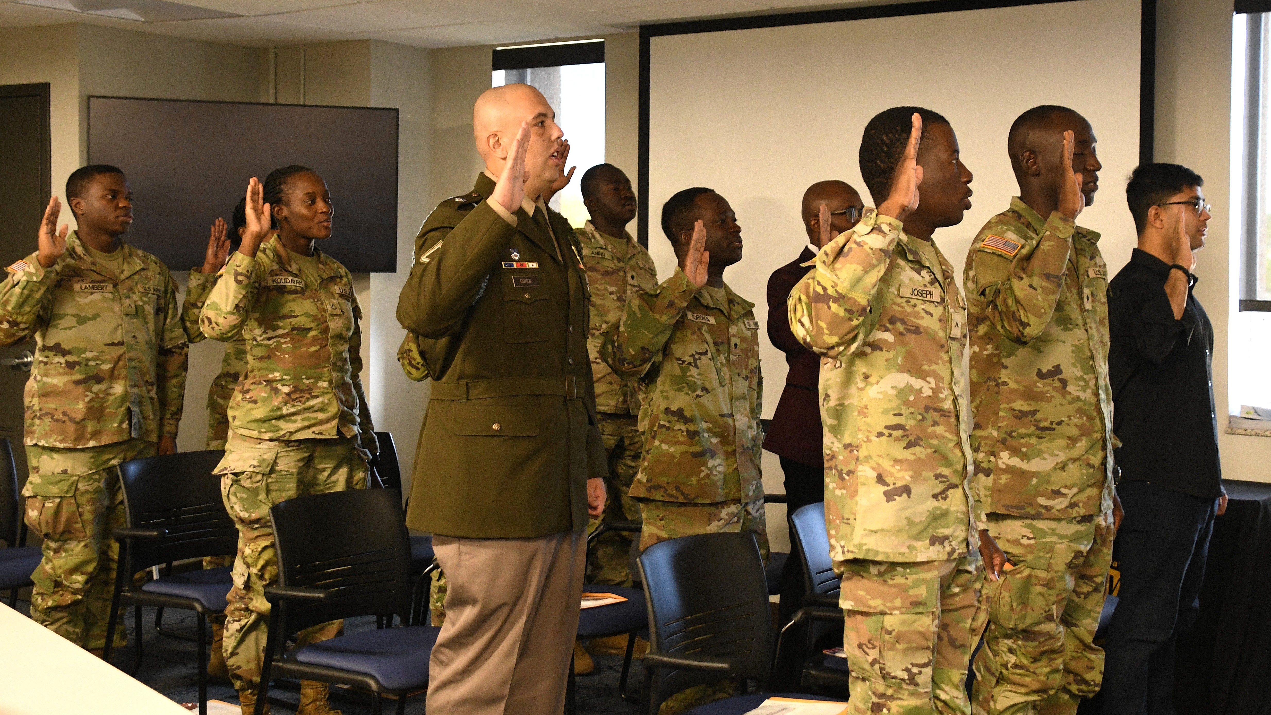 New citizens pledge allegiance to US