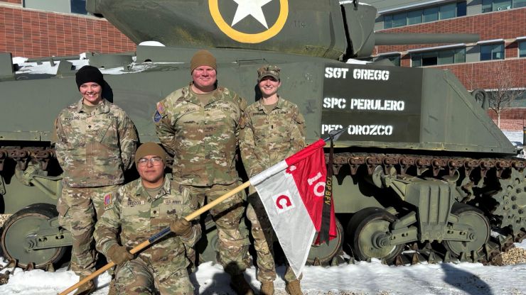 4-10 CAV Top Bradley Crew