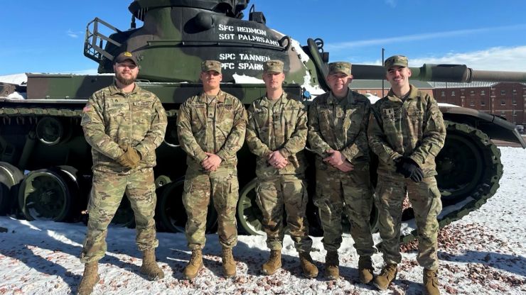 1-66 AR Top Tank Crew