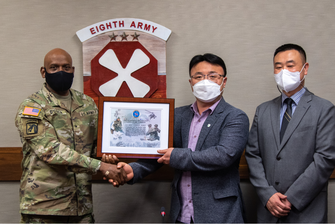 USAG D Safety Award Phot USARPAC FY21.PNG