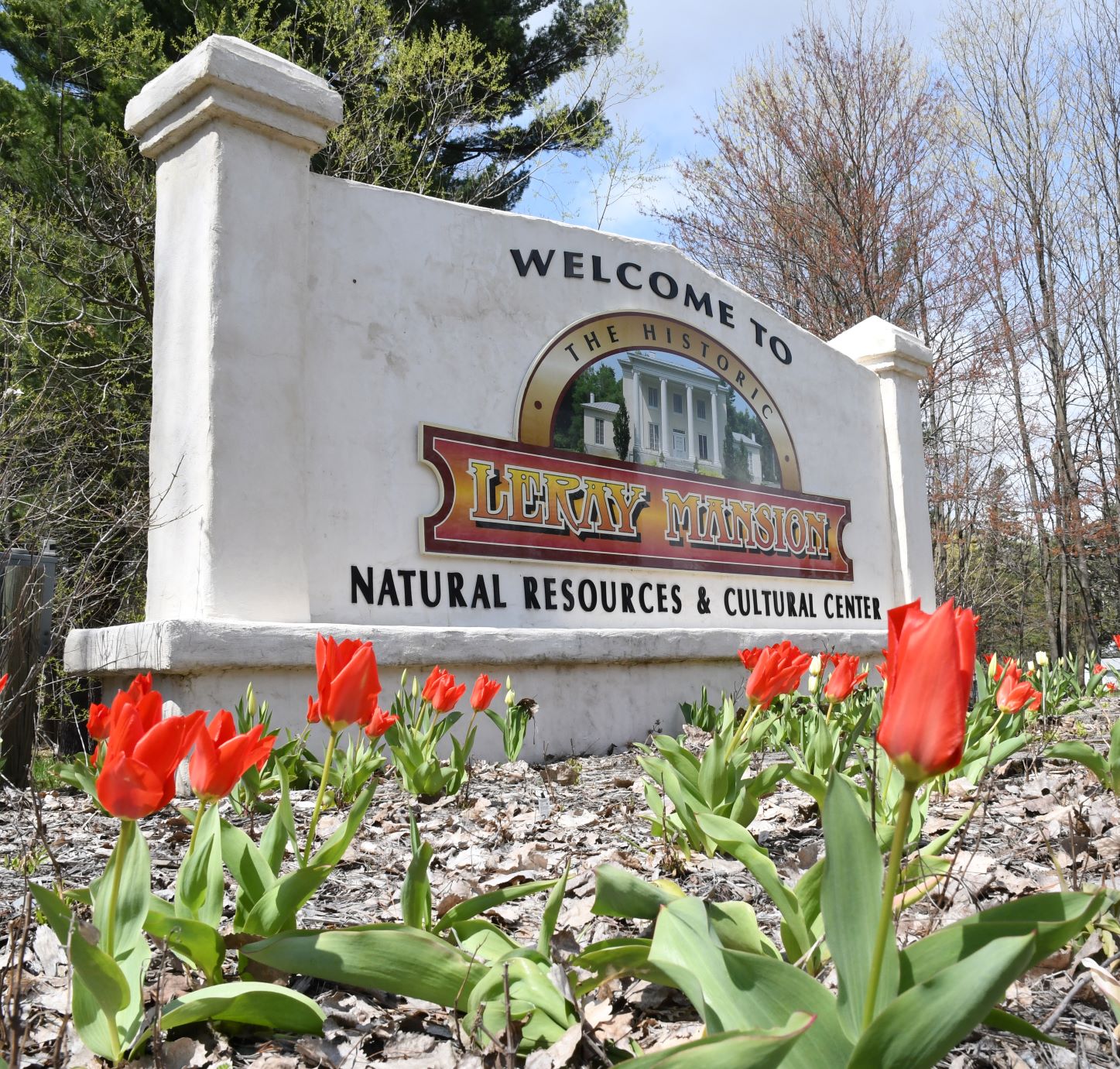 LeRay Mansion sign wb.jpg