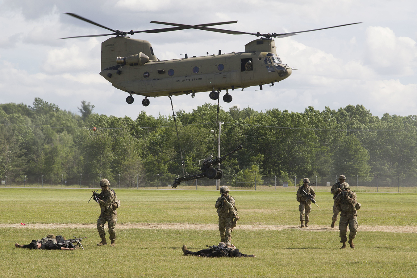 Salute to the Nation - Soldiers - Chinook - howitzer wb.jpg