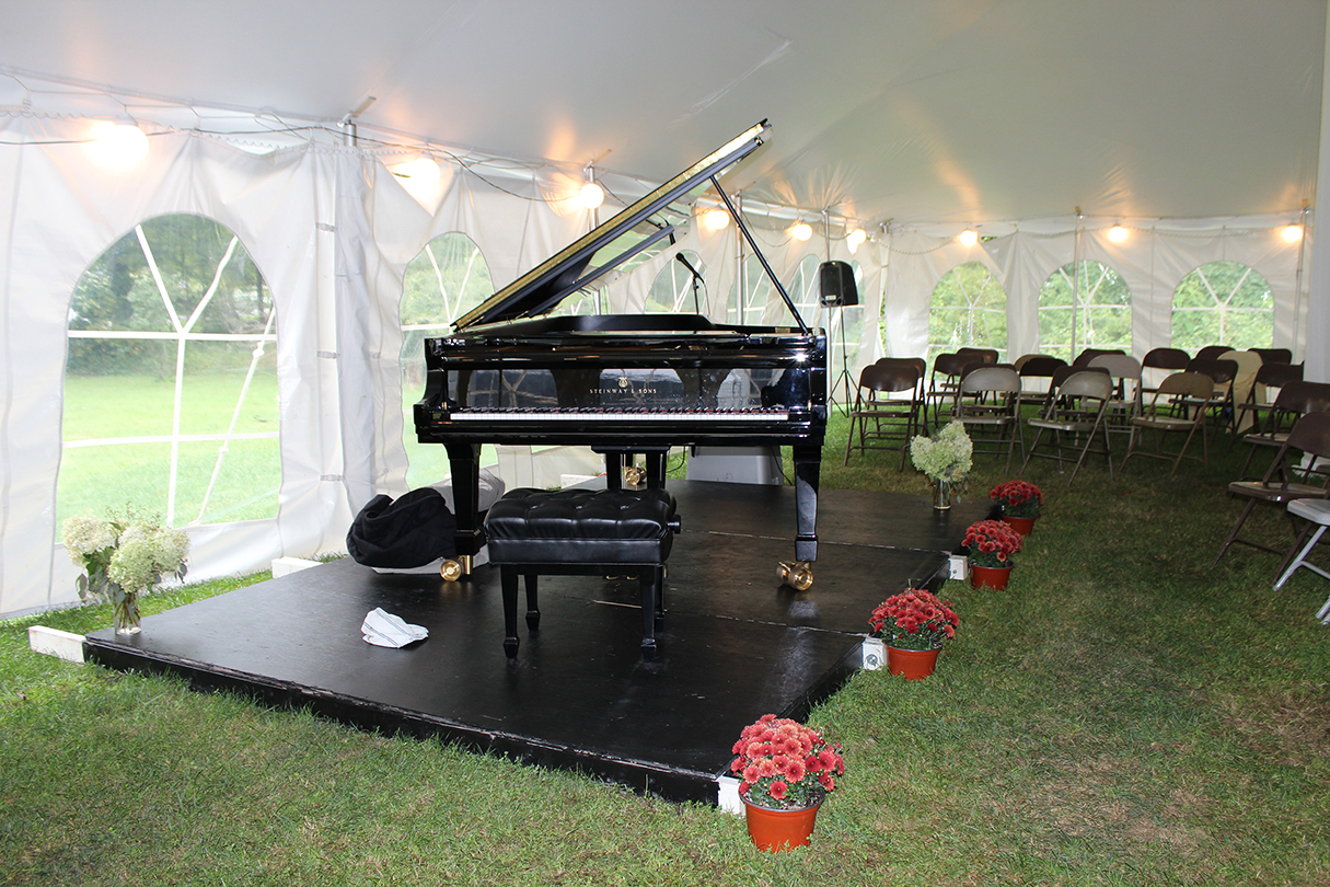 Competition piano wb.jpg