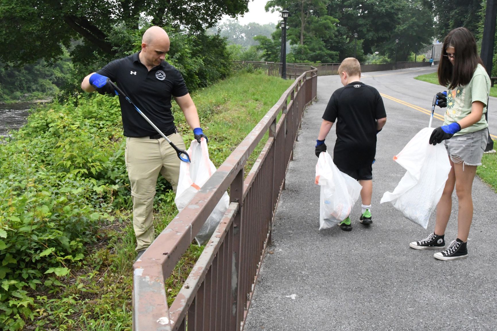 Volunteer Cleanup 2 wb.JPG