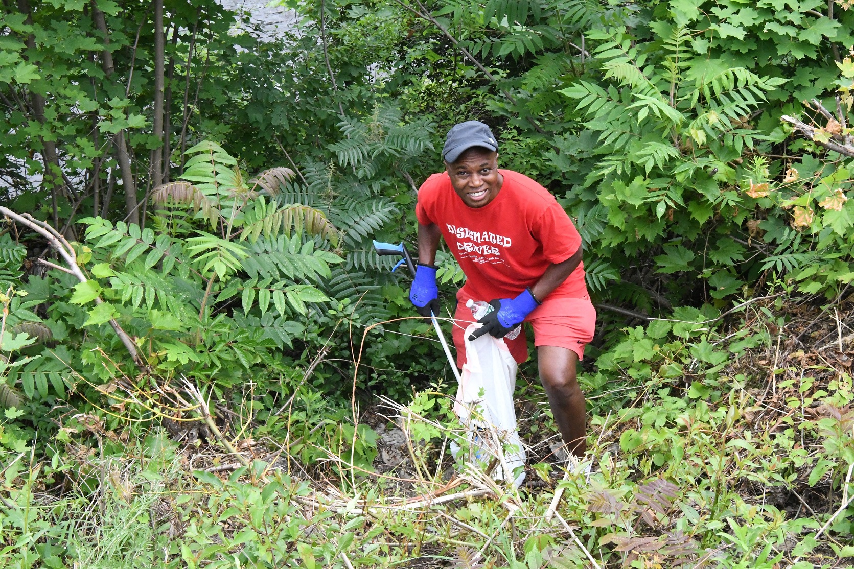 Volunteer Cleanup 1.JPG