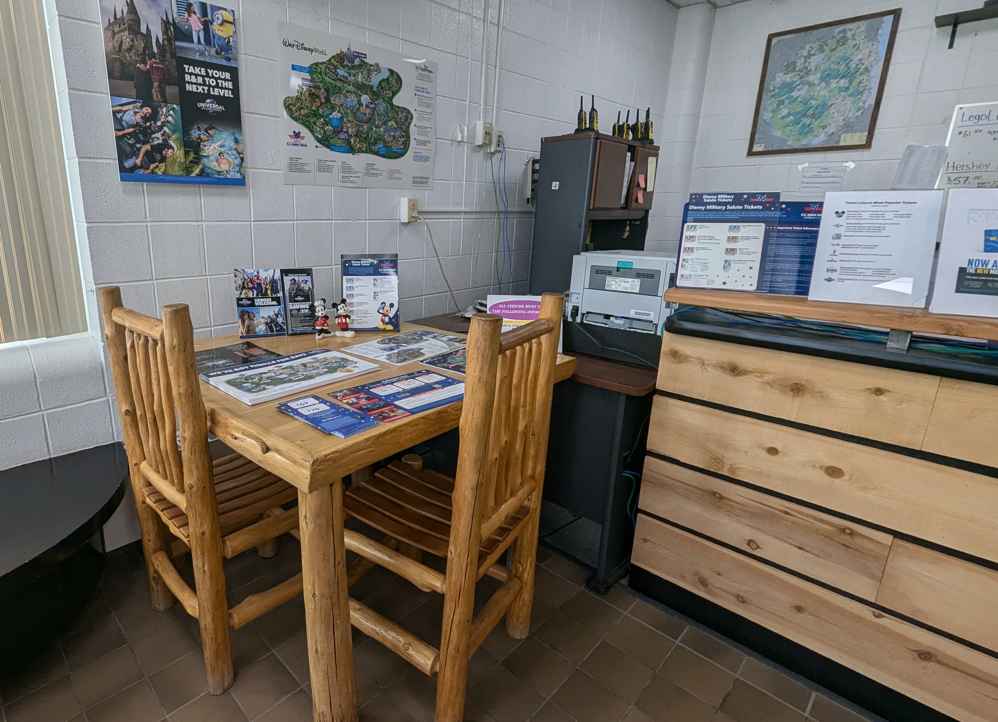 Outdoor Rec - Leisure Travel Office interior