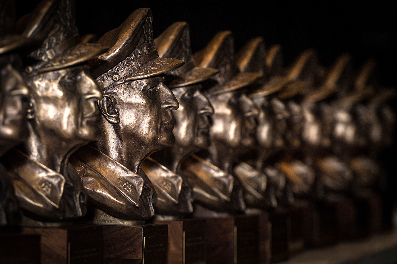 MacArthur statues - wb.jpg