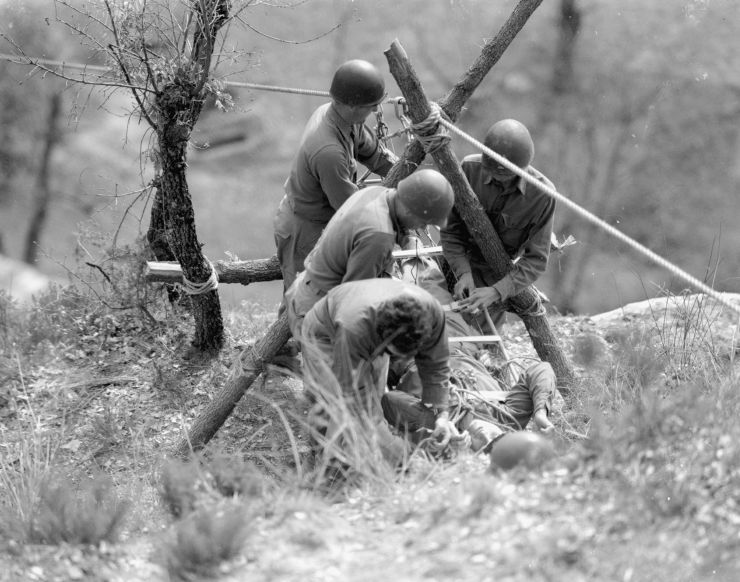 Medics-practice-travois-evacuation.jpg