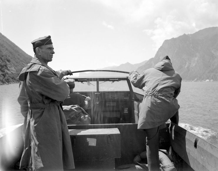 Gen.-Hays-in-DUKW-on-Lake-Garda