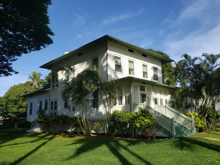 Front facade.jpg