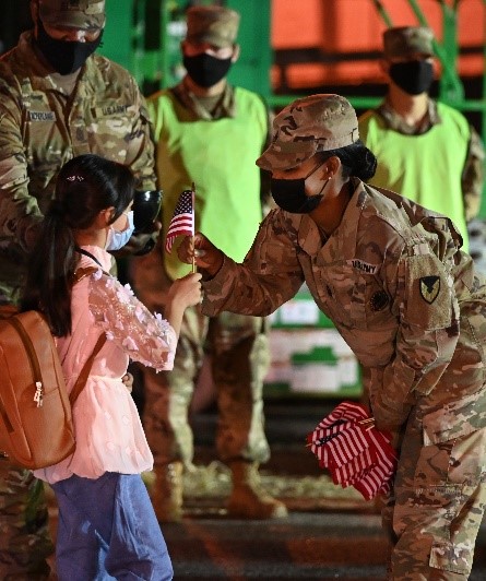 SoldierFlagToKid.jpg