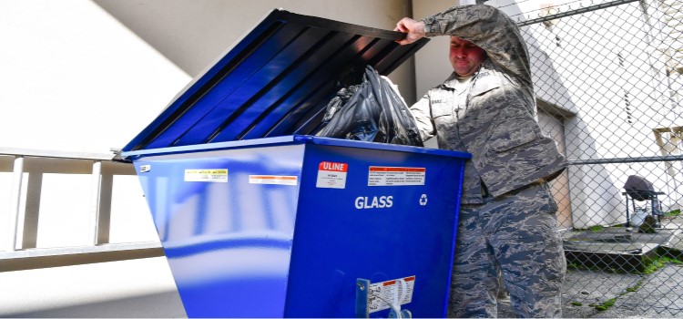 Recycling in the right container