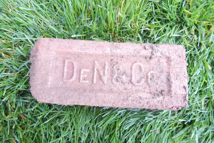 DEN & CO Brick